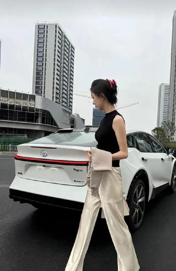 唯一一款没有人敢喷的车型，
那就是丰田bZ5纯电车，新车试驾，真是惊艳到我了！