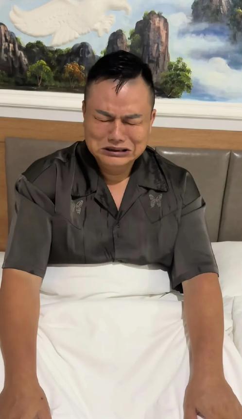 宝马哥和丁丁
宝马哥是真的好心人
还是蹭丁丁流量
我对宝马哥不了解
不做过多评价