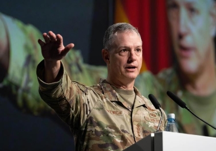 美军司令：中俄即将发动战争，美欧只剩18个月备战

据美国《星条旗报》报道，近日