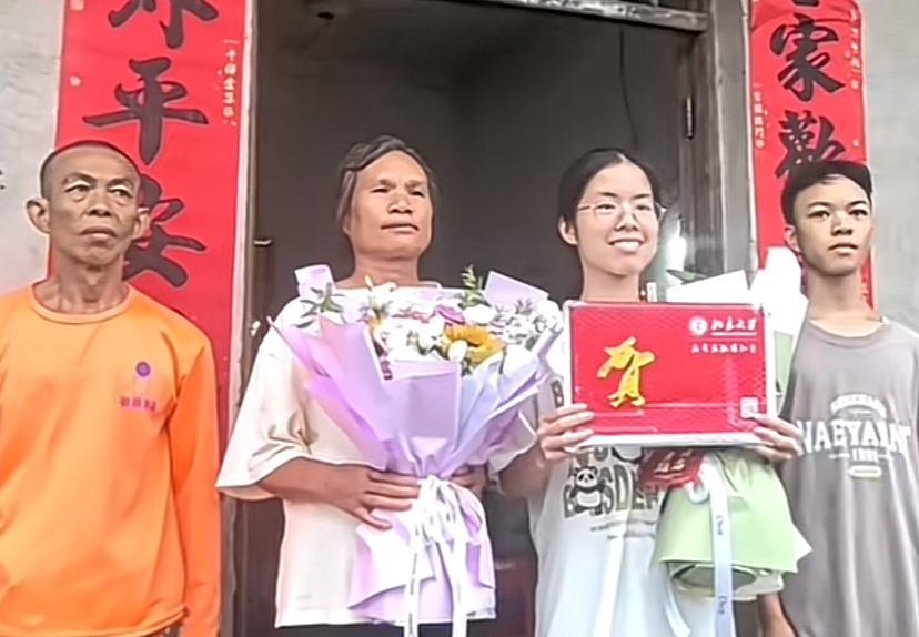 没有补课，没有优质的师资教导能取得这样的成绩，真的太难得了。