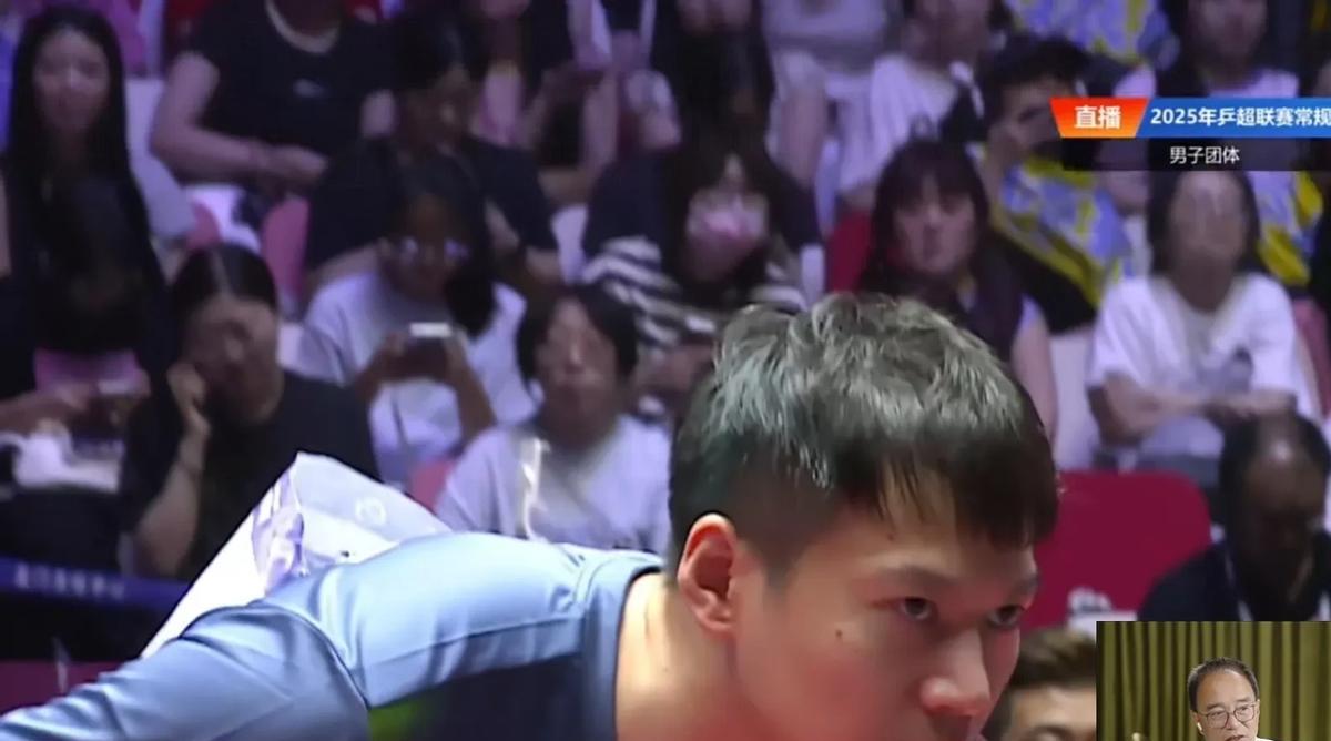 2比0被嘲提前鼓掌，周雨硬刚到底！
赵子豪的粉丝已经摆出胜利手势，镜头切过来，他