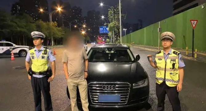 “冤不冤！”6月21日，湖北武汉，一男子中午的时候和朋友一起喝了白酒，到了晚上时