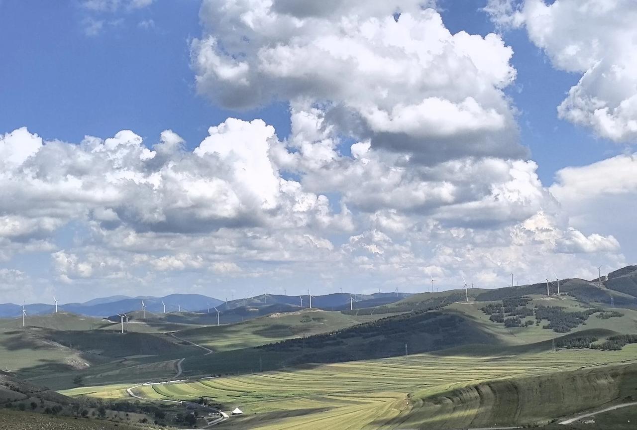 我这两天才知道，我读高中时候的那个高中已经没有了，我读高中的时候，全市有四个公办