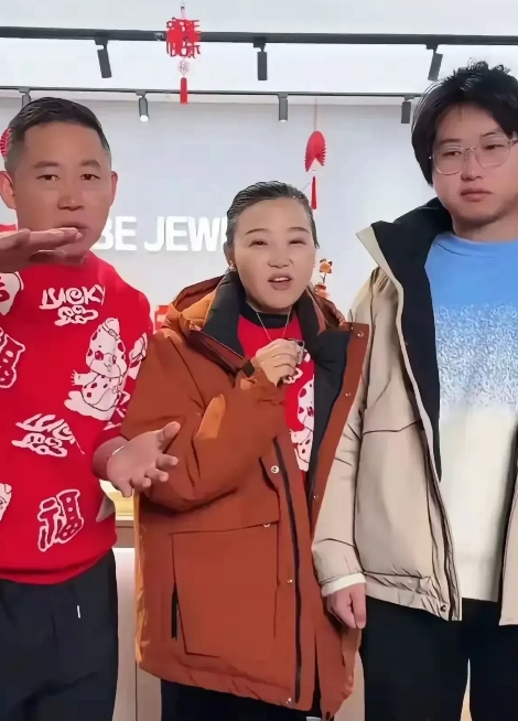 孙海洋有位好母亲，不然按他年轻那个脾气也会妻离子散的。


当时，他俩 也差点离
