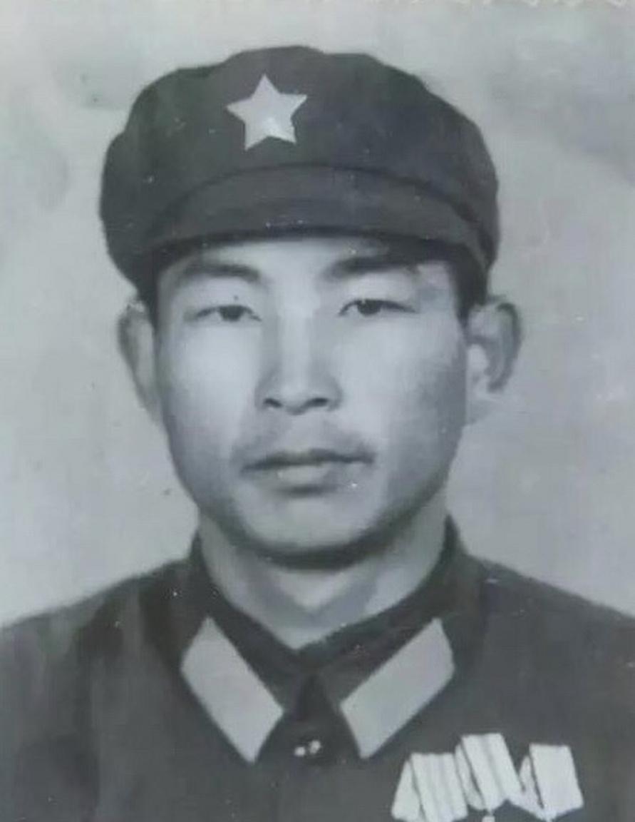 [浮云]1980年，十几个越军把小战士许明习团团围住，见他落单，打算活捉他回去邀