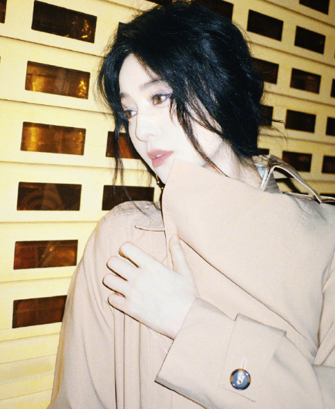 肆意徜徉，邂逅摩登意趣，自在随心，复古与温柔并存