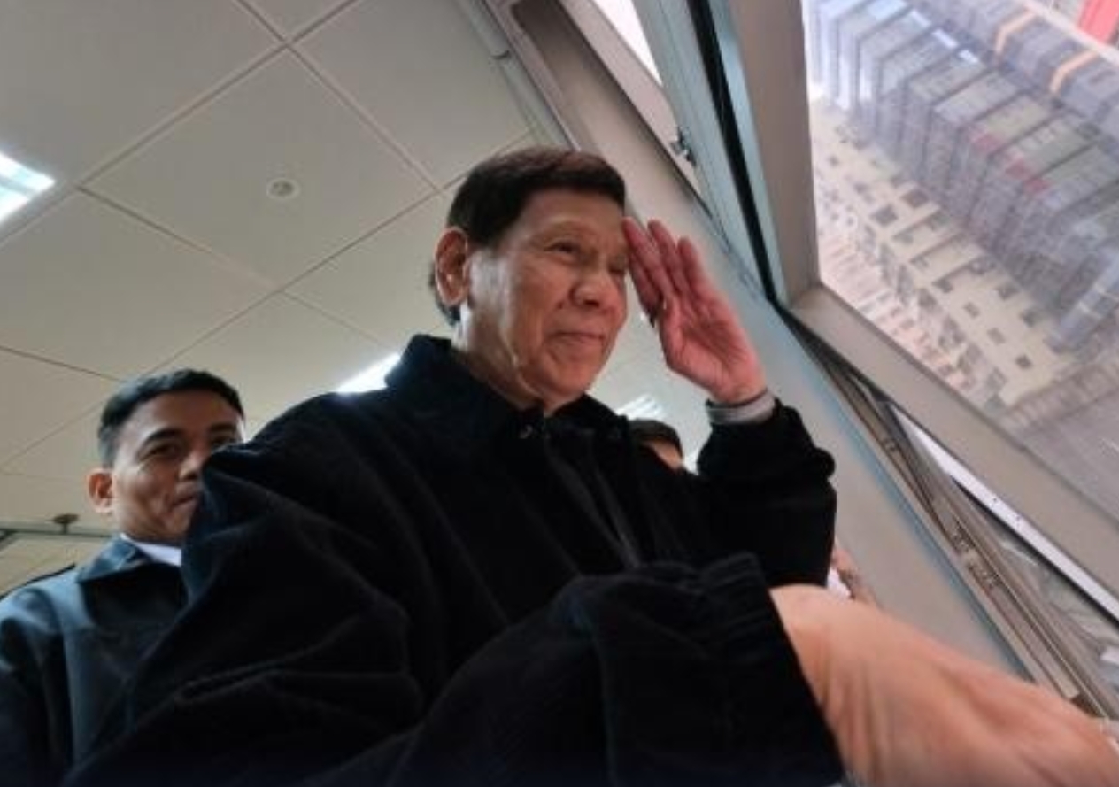 国际刑事法院（ICC）还是低估了杜特尔特，杜特尔特刚被专机押送到海牙，随即就在I