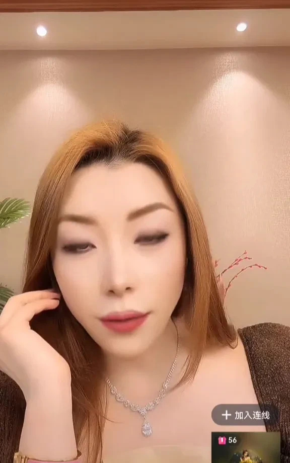 阿迪前妻控诉现任











天呐！你们能相信吗？阿迪前妻居然在直播间