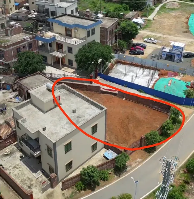 全红婵家邻居似乎嗅到了商机，只要全红婵家的房子建好之后，以后这条街节假日肯定游人
