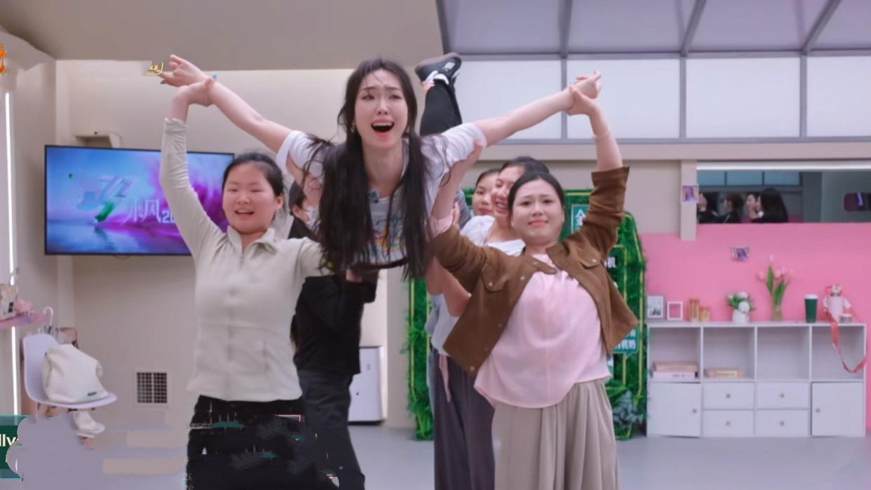 乘风2025：管乐被质疑水票，可她连伴舞都心疼，能坏到哪里去？