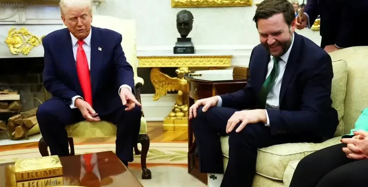 美国前总统拜登和现任副总统万斯是爱尔兰人的后代，这两个人在以前的美国是标准的贱民