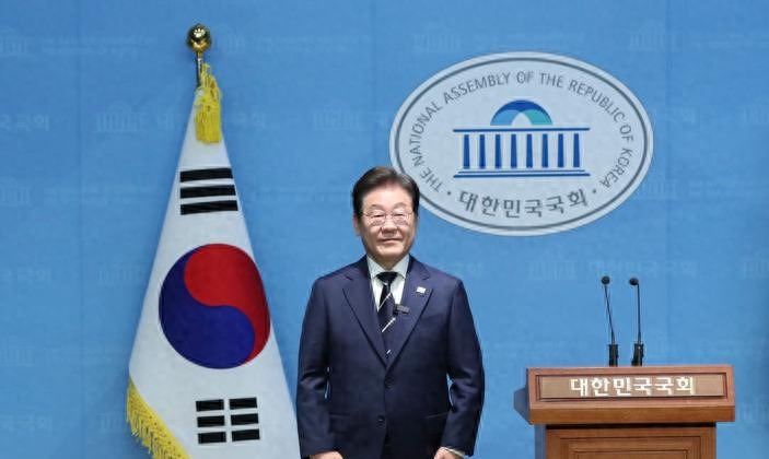 李在明一句感谢引发风波











韩国政坛炸锅了，一句“感谢中国”竟