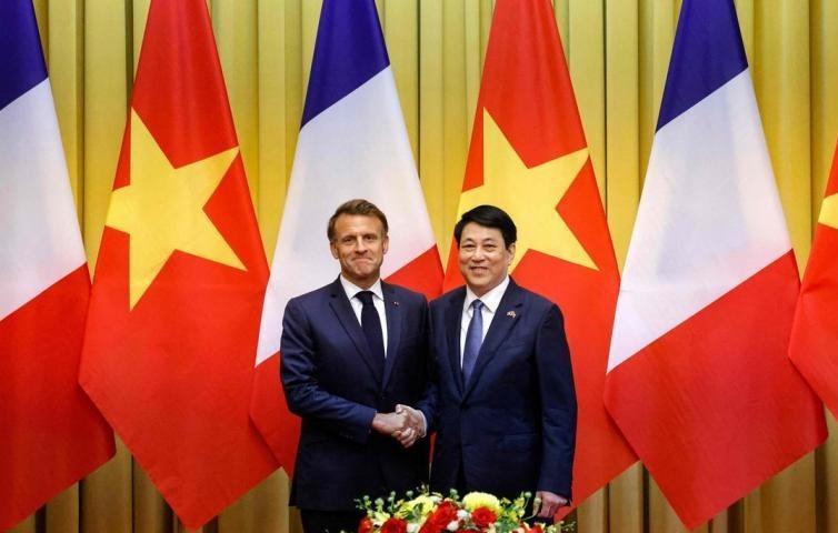 马克龙刚到河内，就以南海挑拨中越关系，结果下一刻被彻底破防
马克龙高度重视此次东