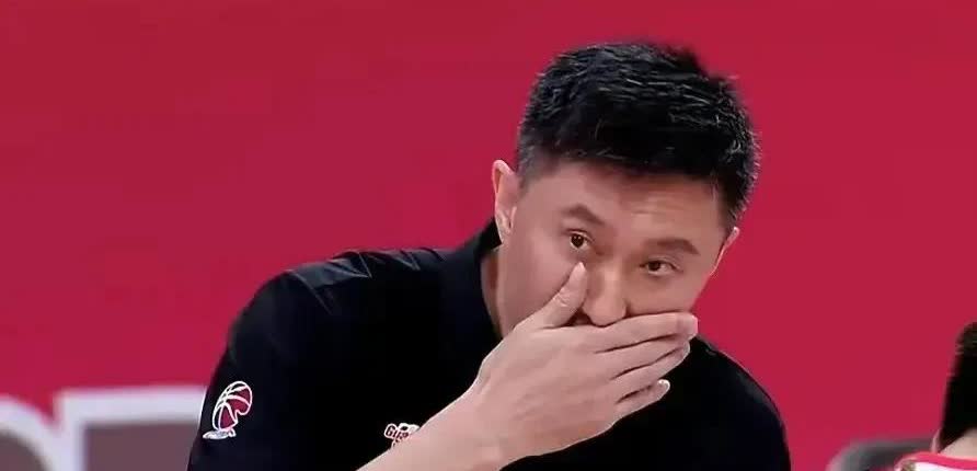 郭士强的执教能力得到公认，而这两功勋教练可能永远失去执教男篮国家队的资格
首先