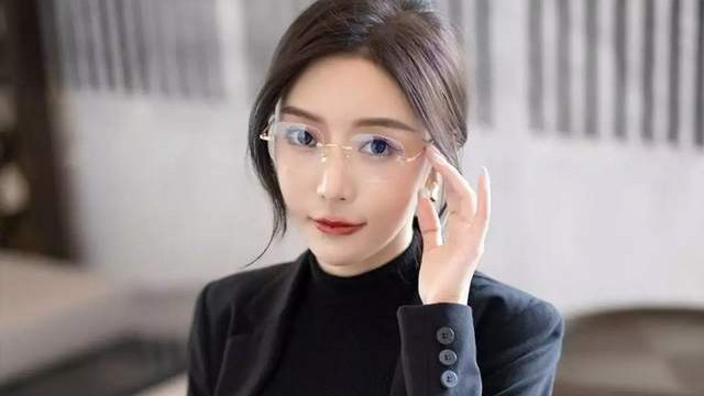 开启新一天！爱奋斗的时尚女白领