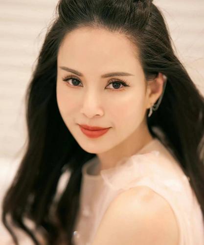 2016年，鲁豫问50岁的李若彤:“你为什么还不结婚？”李若彤说:“我是想结婚的