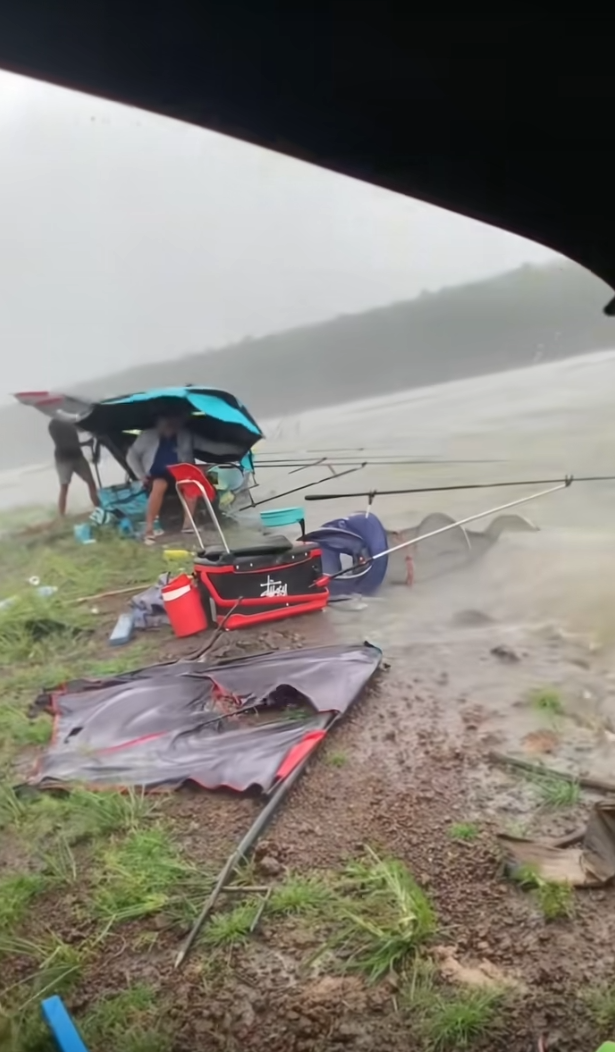 我老公风雨无阻，装备精良，咋天钓的