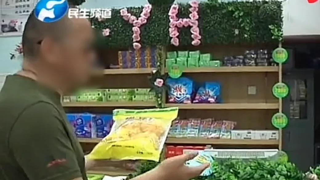 结账发现银耳价格翻倍，顾客拍下证据后超市把价签撕了
