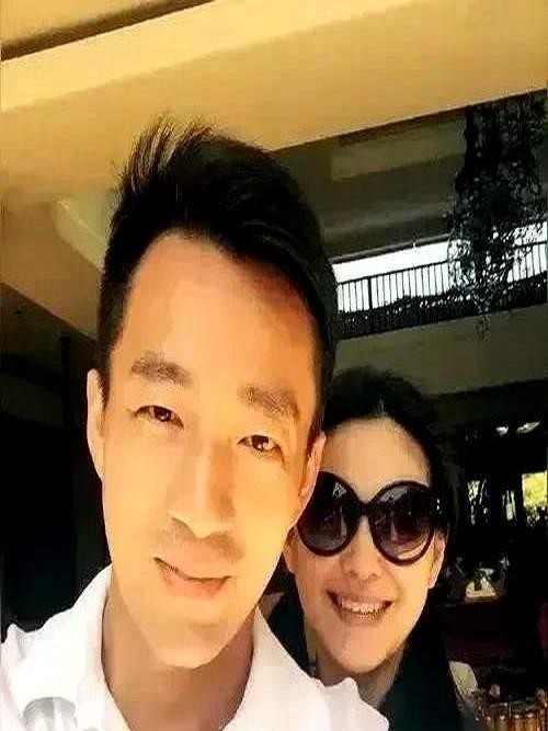 曾经备受瞩目的豪门故事，如今迎来了惊人反转。2015年俏江南破产的影响还在持续，