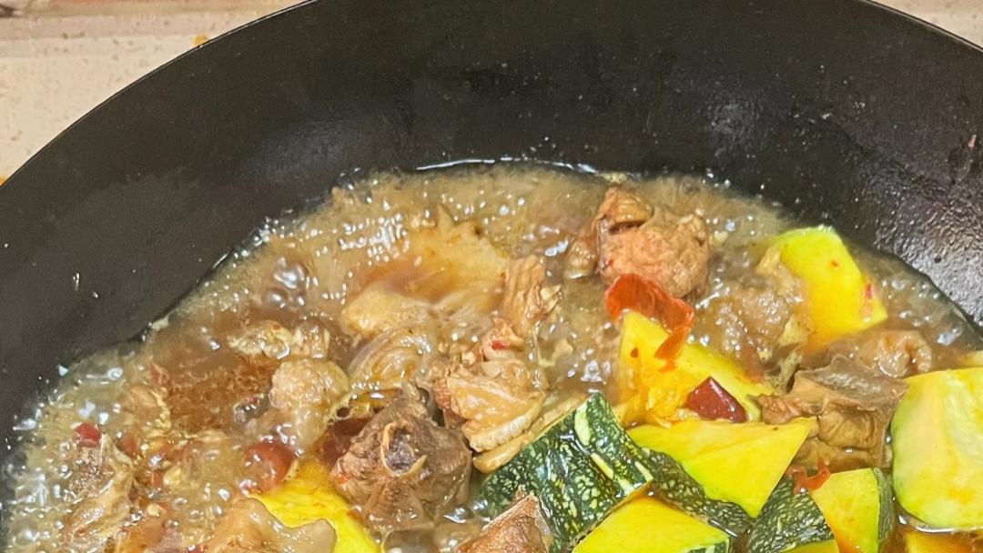 南瓜烧鸡：一口就爱上的神仙组合，连汤汁都要舔干净