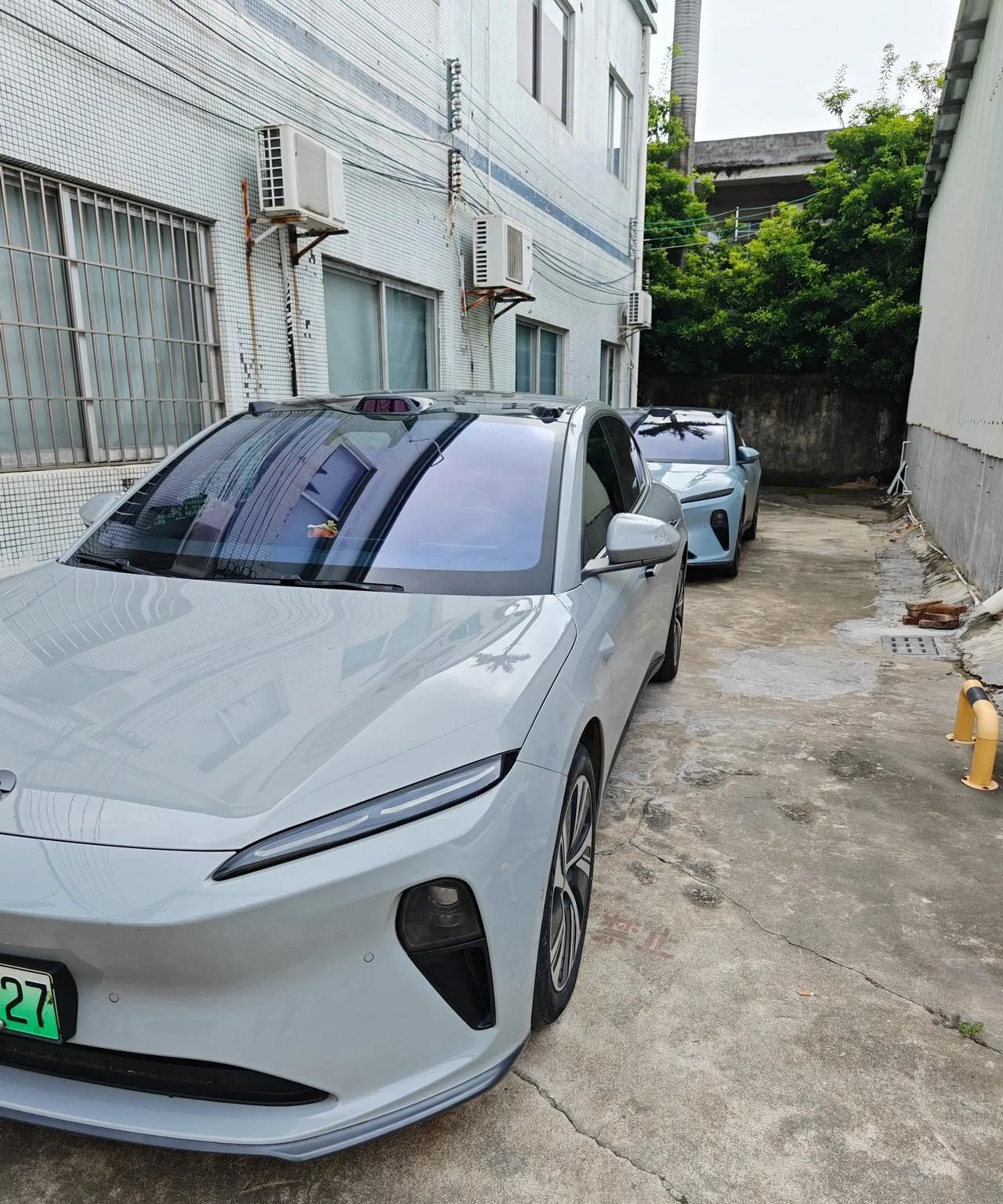 #理想和蔚来哪个车好# 
我个人觉得增程理想好，纯电蔚来好。
首先理想开创了增程