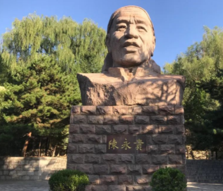 这是华国锋最令人意外的举动，1986年陈永贵病逝，礼现场却十分冷清，但华国锋意外