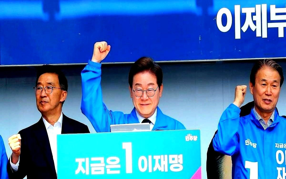 韩国慰安妇赔偿问题引热议











---











气