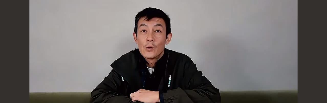 这……谁还分得清哪个是陈冠希，哪个是赵本山啊？

陈冠希今年不是才45岁吗，
