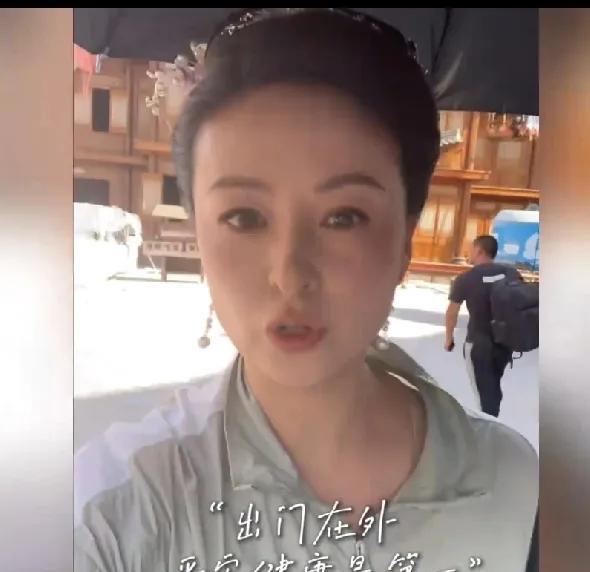 导演连轴转7天猝死，戴娇倩哽咽曝内情
演员戴娇倩在采访中曝猛料，横店一位导演因连