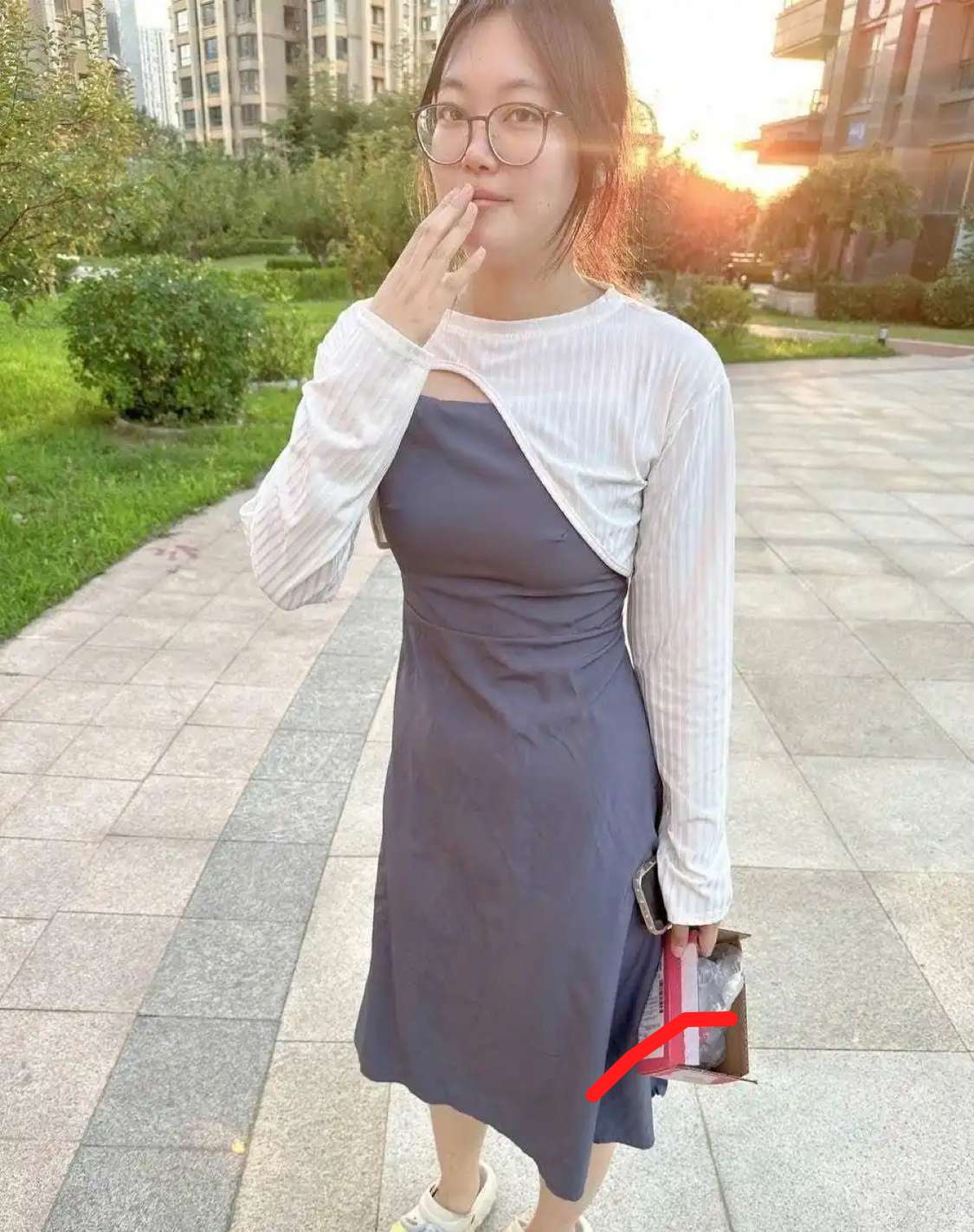 周末的清晨 嫂子约我出门散步