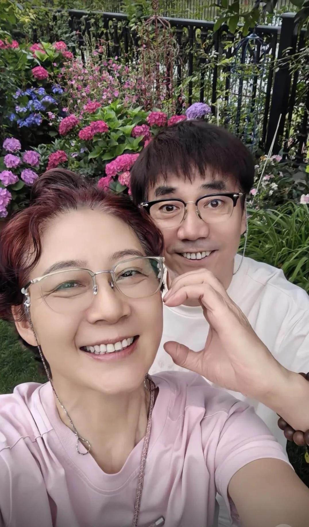 贫穷限制了我的想象，范明家这房子也太豪了吧！
演员范明和老婆厉玲晒位于北京的独栋