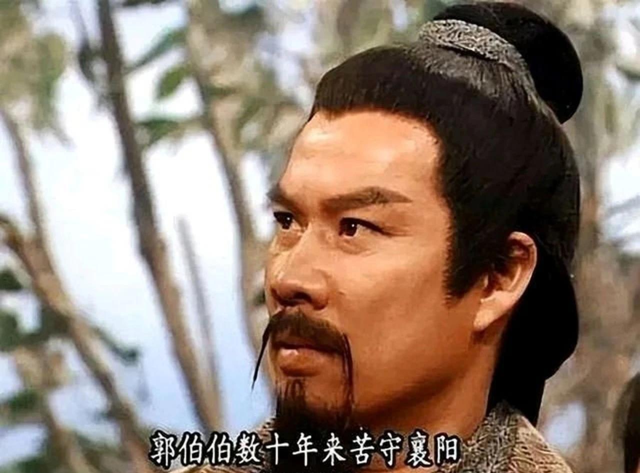 | 先左后右 |
郭靖先是效忠成吉思汗，效忠到什么时候，一直效忠到成吉思汗死去。