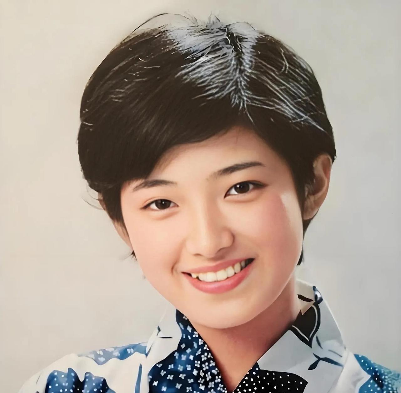 这是八九十年代最幸福的一对明星夫妻，没有之一。他们的爱情很纯洁，从那个时候一直恩