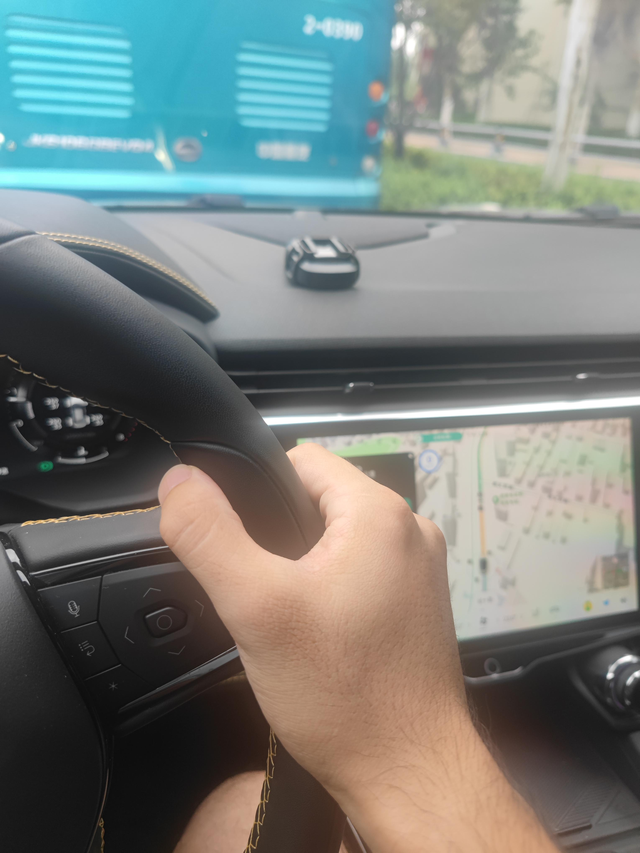 OSN1.5导航信息卡片
OSN1.5中控屏导航-车道提示箭头放在左上角后正好被