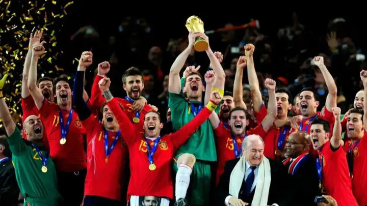 为什么西班牙直到2010年才夺得世界杯，之前成绩总是功亏一篑？