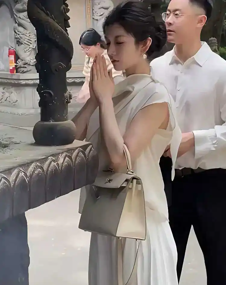 原来长得好看的女生，也会有烦恼啊？​