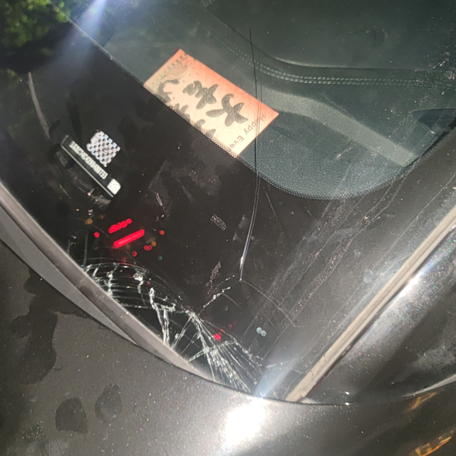 比亚迪宋plusdmi前挡风玻璃
换一块前挡风玻璃需要多少钱
需不需要保险兄弟们