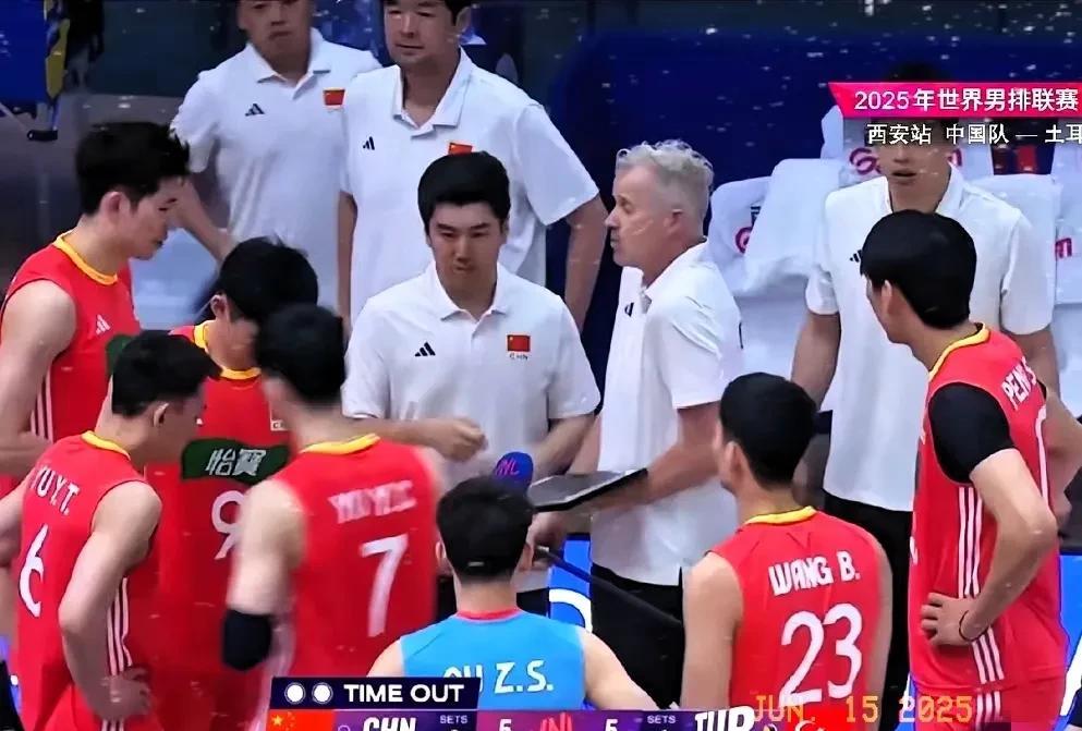 今天打败仗的原因在哪里？今天是中国男排西安站的收官之战，中国队以大比分0比3，败