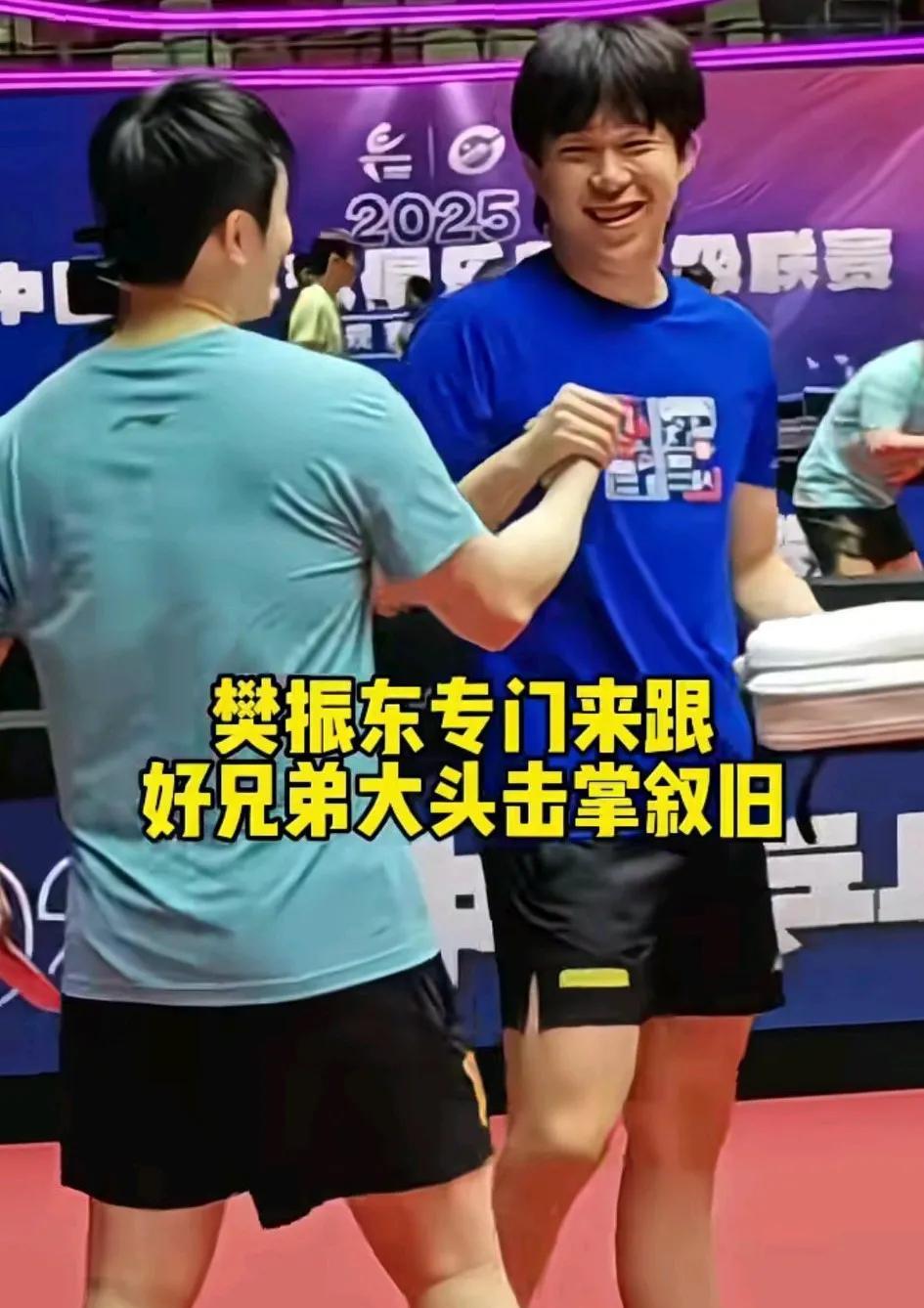 这样和谐的兄弟情，要是两个一起承担起国乒的优良传统两个老的带一个新一起飞多好啊[