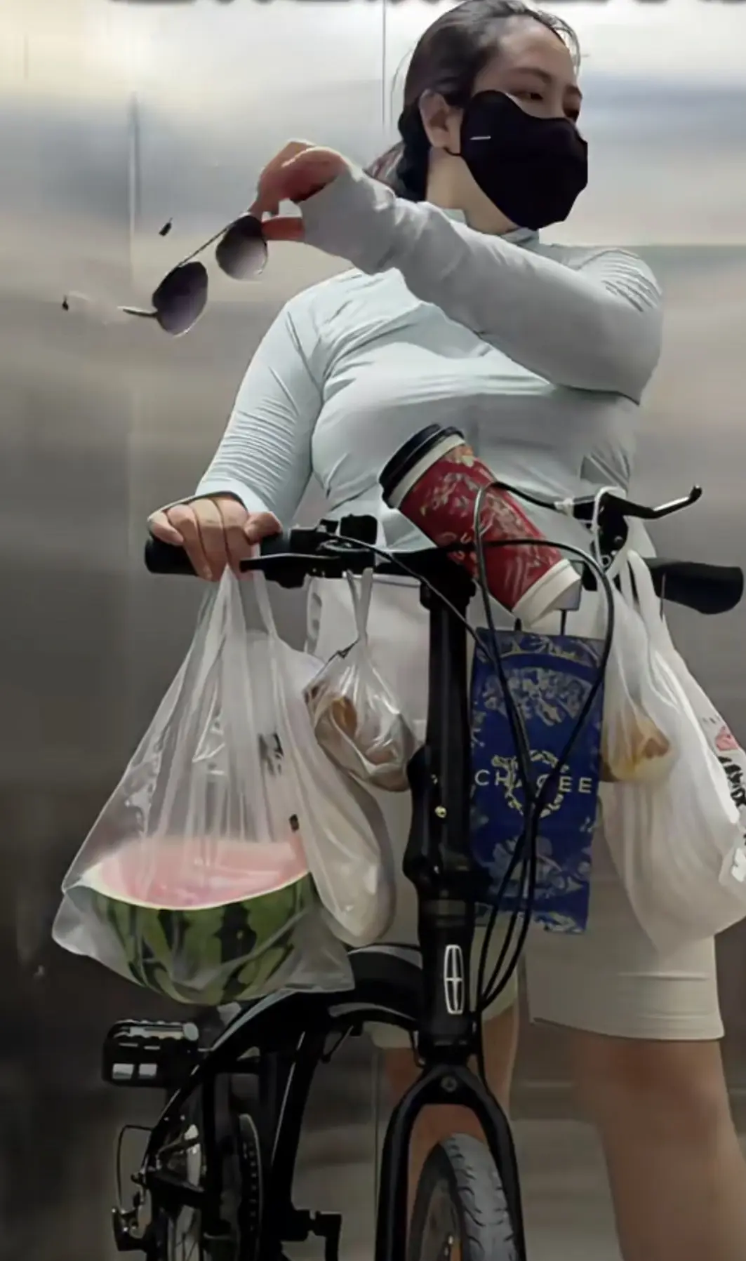 骑车50公里归来，累坏了