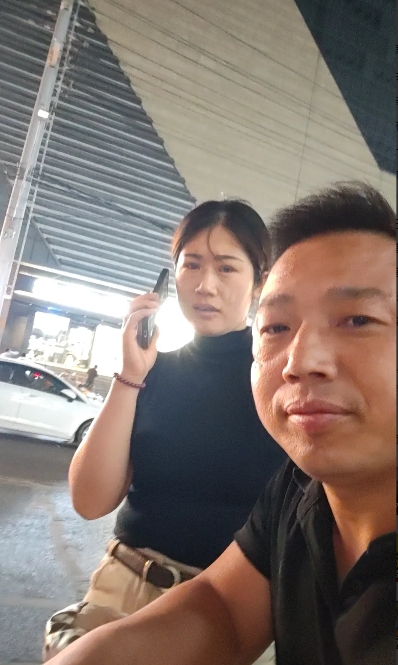 全网都在热搜柴对对！
这几天抖音热榜和头条刷的全是人肉浙江一个卖玉石和假药材的柴