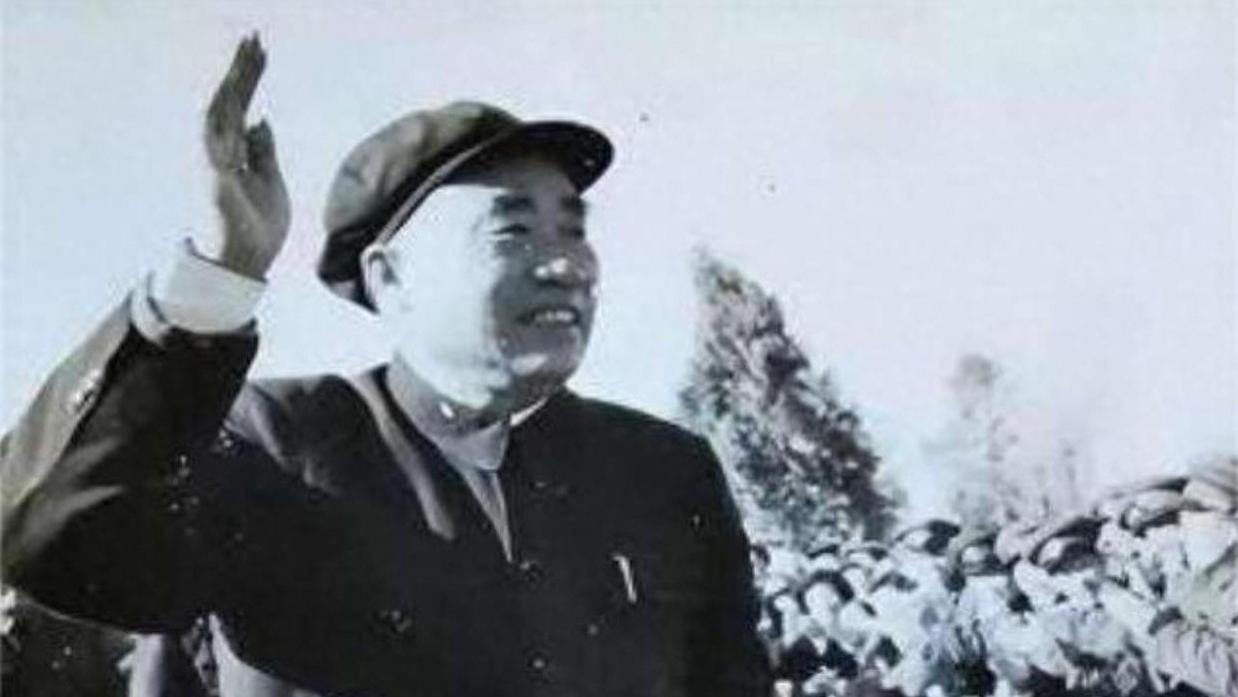 当年此营长抓一俘虏，没想到28年后俘虏却成元帅，而营长当了少将