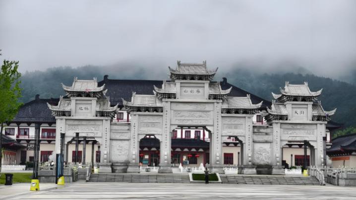 江西11个地级市的“首座”名山，你认为赣鄱群山之冠是哪一座？