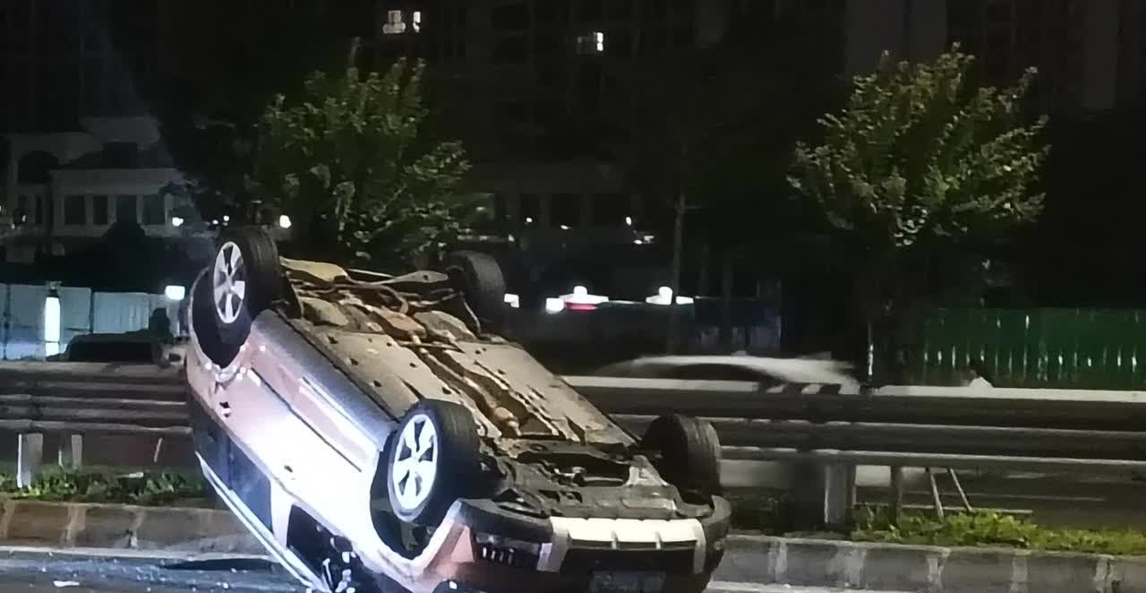 2025年5月20日车祸现场
开了这么多年的车，这是我第一次亲眼目睹的一场惊心
