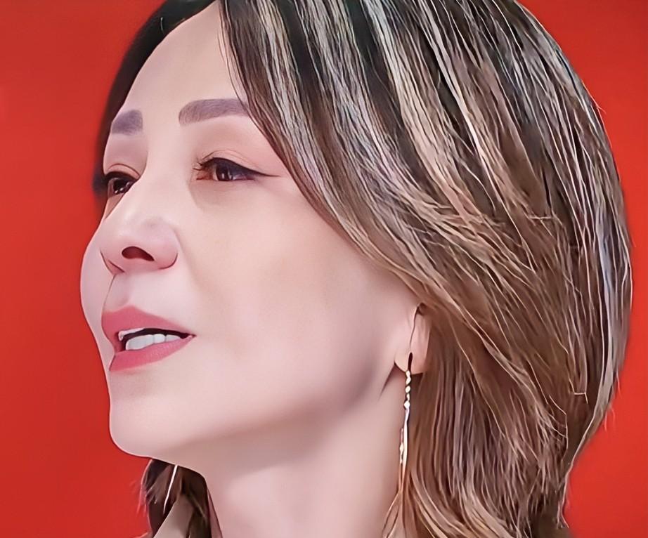 雪姨还是太善良了！
在《姐姐当家》中，
王琳彻底颠覆了我对她的印象，
戏里她是嚣