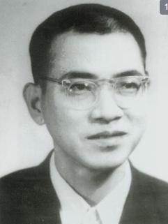 1953年，陈景润毕业后就开始教书，却因口齿不清无奈被辞退。之后他摆摊租书，流言