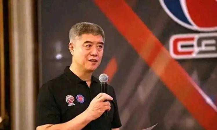 好消息啊！
篮协副主席徐济成表示，季后赛的半决赛和决赛都将由欧洲裁判执法，相信这