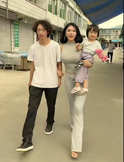 柏拉图式恋爱？演员龚玥菲在直播中爆料，庞麦郎不识好歹，不让她进自己的房间。所以龚