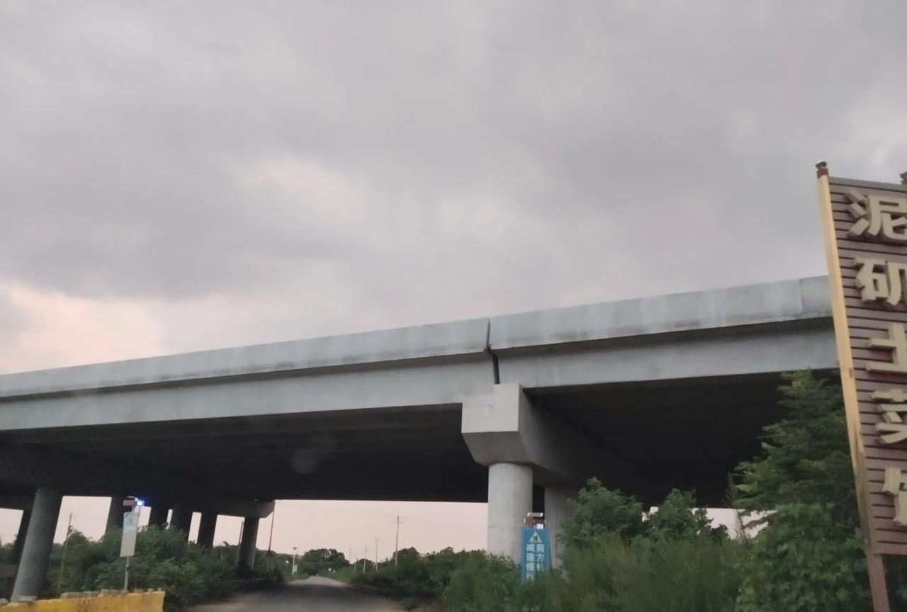 鄂州的“双柳长江大桥”即将于2026年3月通车，现在去鄂州泥矶看到该桥已合拢，附