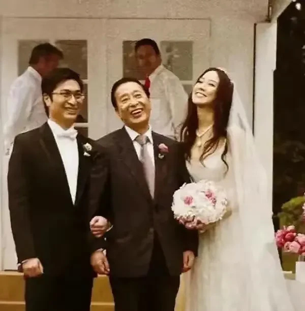 徐子淇的靠山李兆基去世了











豪门媳妇不好当，嫁入豪门，表面风